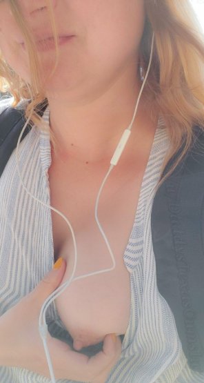 zdjęcie amatorskie Flashing on campus [F]23