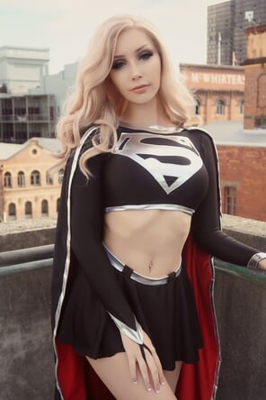 foto amadora Beke-Jacoba-Dark-Supergirl-1