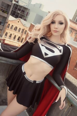 foto amadora Beke-Jacoba-Dark-Supergirl-6