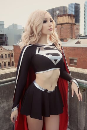 foto amatoriale Beke-Jacoba-Dark-Supergirl-9