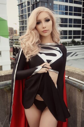 foto amadora Beke-Jacoba-Dark-Supergirl-12