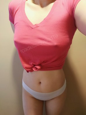 photo amateur [F] Old t shirt and panties make a great sleepwear.