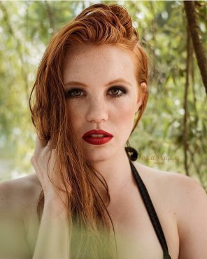 foto amateur Freckles and Red Lipstick
