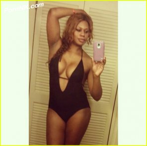 amateur pic laverne cox shows off her fit bikini body in new photo