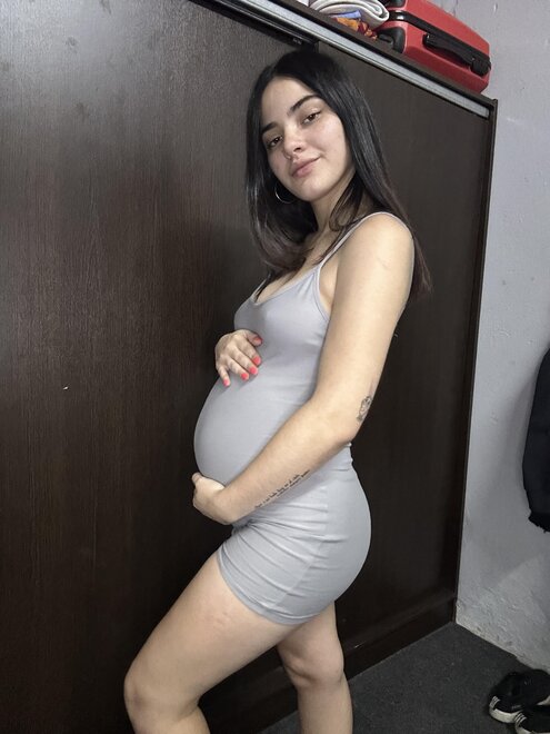 I present you my 19yo pregnant body clothed and naked 2