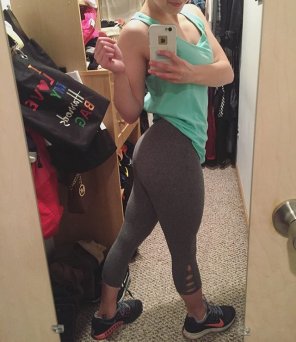 amateur-Foto @mpf_fit: Here's a picture of my small booty gains :)