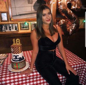 zdjęcie amatorskie Kalani Hilliker turned 18 just 5 days ago which means those things are only going to get bigger