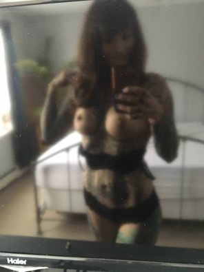 photo amateur Weird TV reflection makes for a piss poor quality pic but I like it