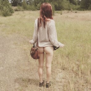 photo amateur Sophiestoned cute little ass outdoor