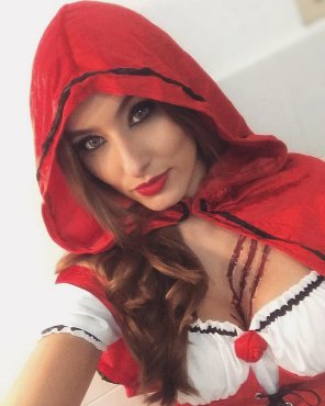 amateur photo Red riding hood