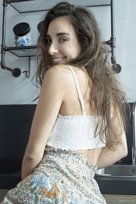 EB_Naked--Alone_Ana-BB_medium_0019