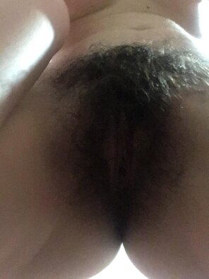 photo amateur Girlfriend showing off her hairy pussy and tits
