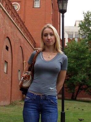 amateur pic blonde-amateur-russian-outdoor-boobs-naked-jeans-public-06-800x1067