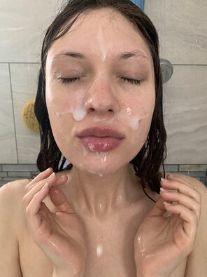 amateur photo I got face fucked in the shower ;)