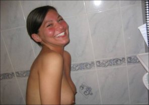 zdjęcie amatorskie Taking a shower