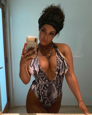 Fiona Siciliano - Fiona Siciliano mirror selfie
