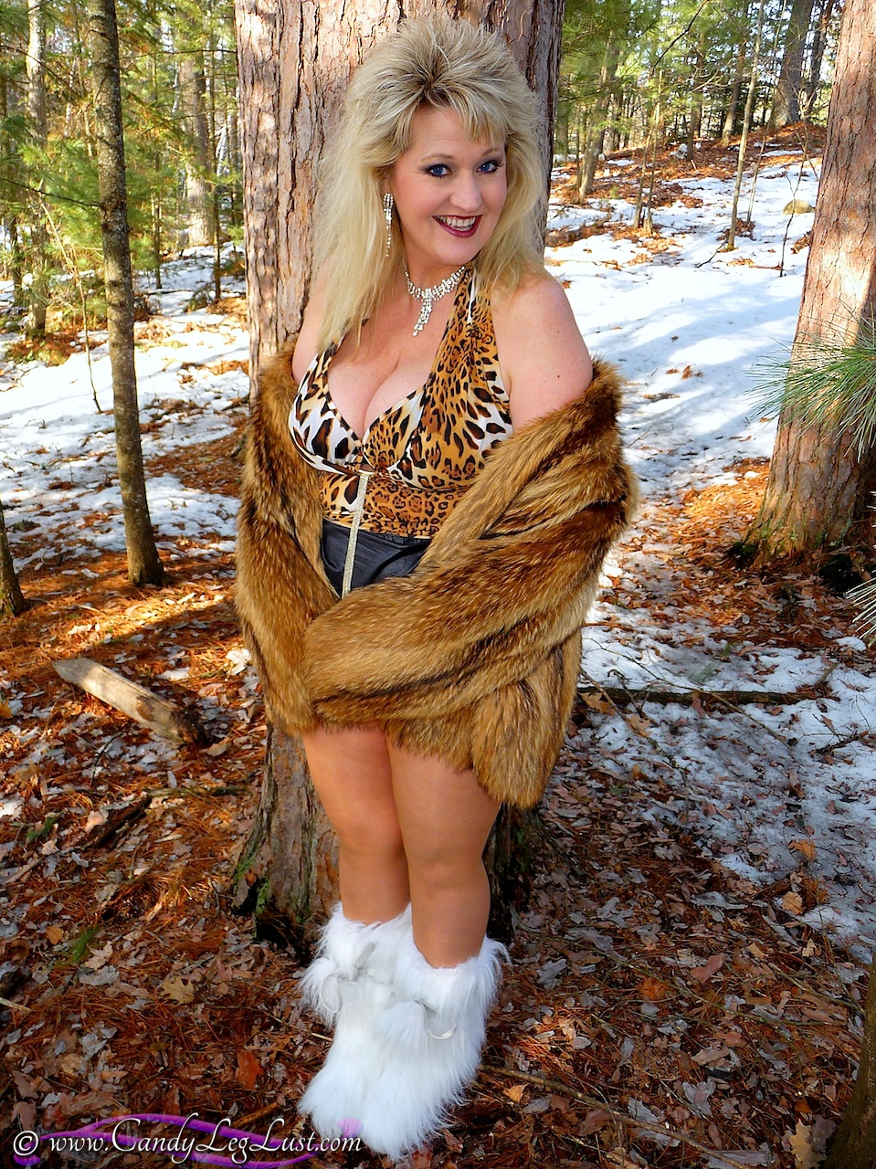 amateur photo Candee - Fur in Forest (8)