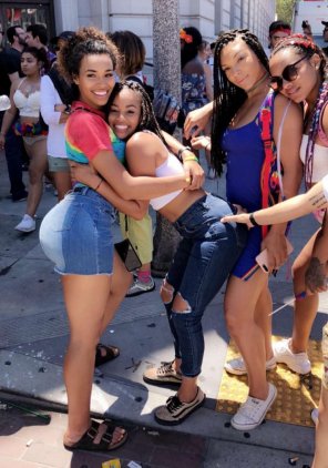 foto amatoriale Danielle & Her Girl THICK ASS & Thighs!