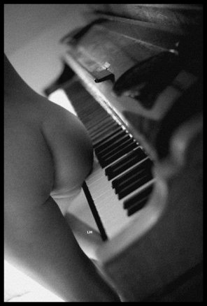 アマチュア写真 White Black Black-and-white Pianist Musical instrument 