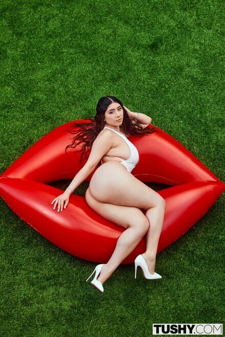 14041422-7152388_880x660