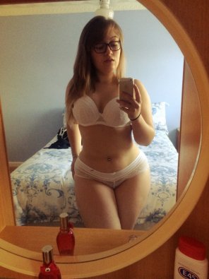 amateur pic Curvy in the mirror