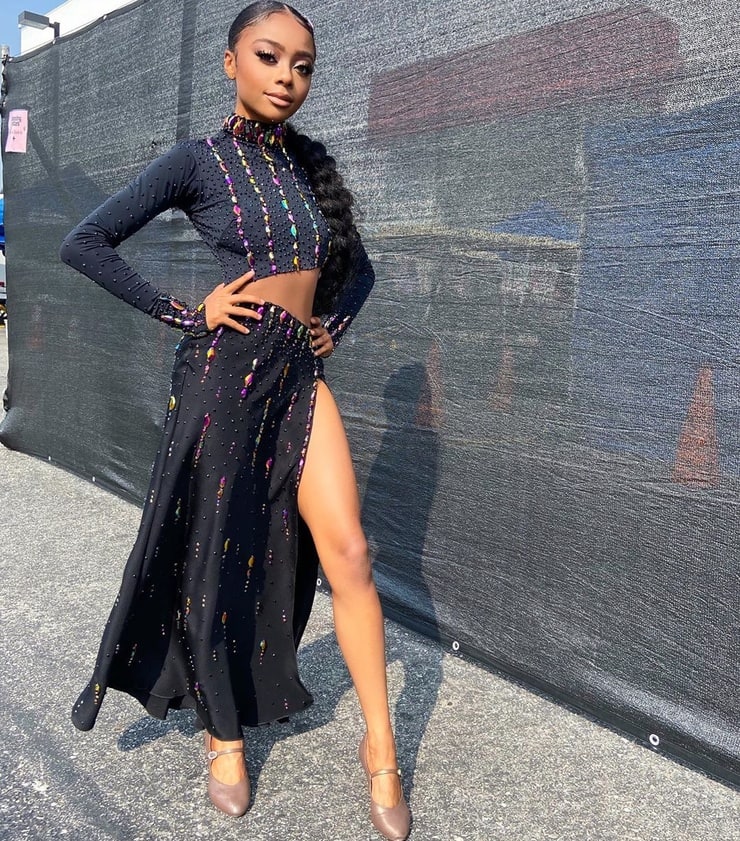 Skai Jackson's probably really easy to carry around while you fuck her from  room to room Porn Pic - EPORNER