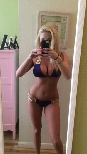 Beautiful fit and toned blonde taking a selfie.