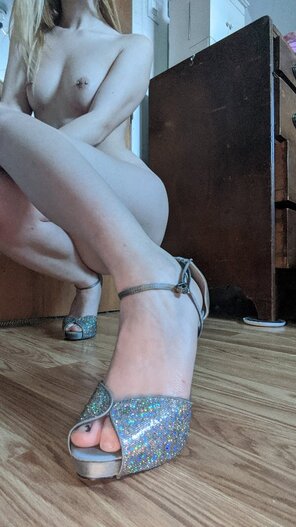 foto amateur Anyone have a thing for pretty shoes?