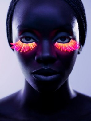 amateurfoto Neon lashes, Charlie Wan, photographer
