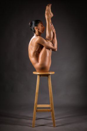 foto amadora Working the stool