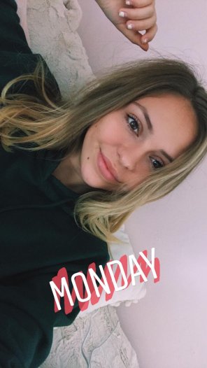 zdjęcie amatorskie Monday blues arenâ€™t a thing for her