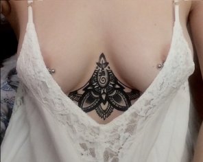 amateur photo Between the boobs ink