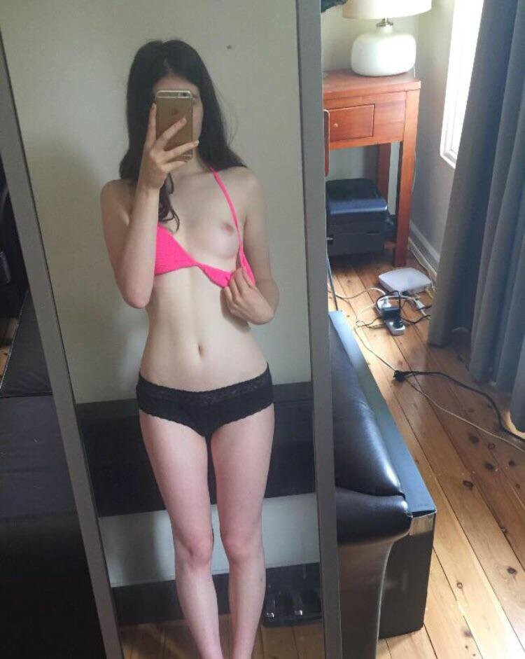 amateur photo CmYFotxG