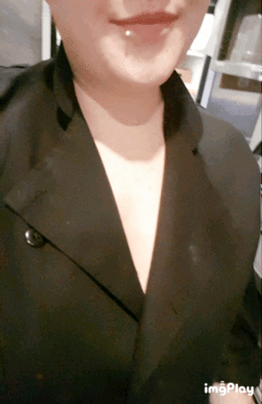 foto amatoriale Slow Sunday morning service = [f]lashing my tits in the back!