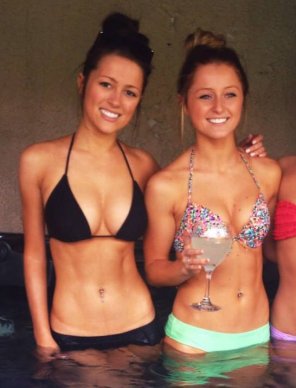 amateur photo Two girls fit girls