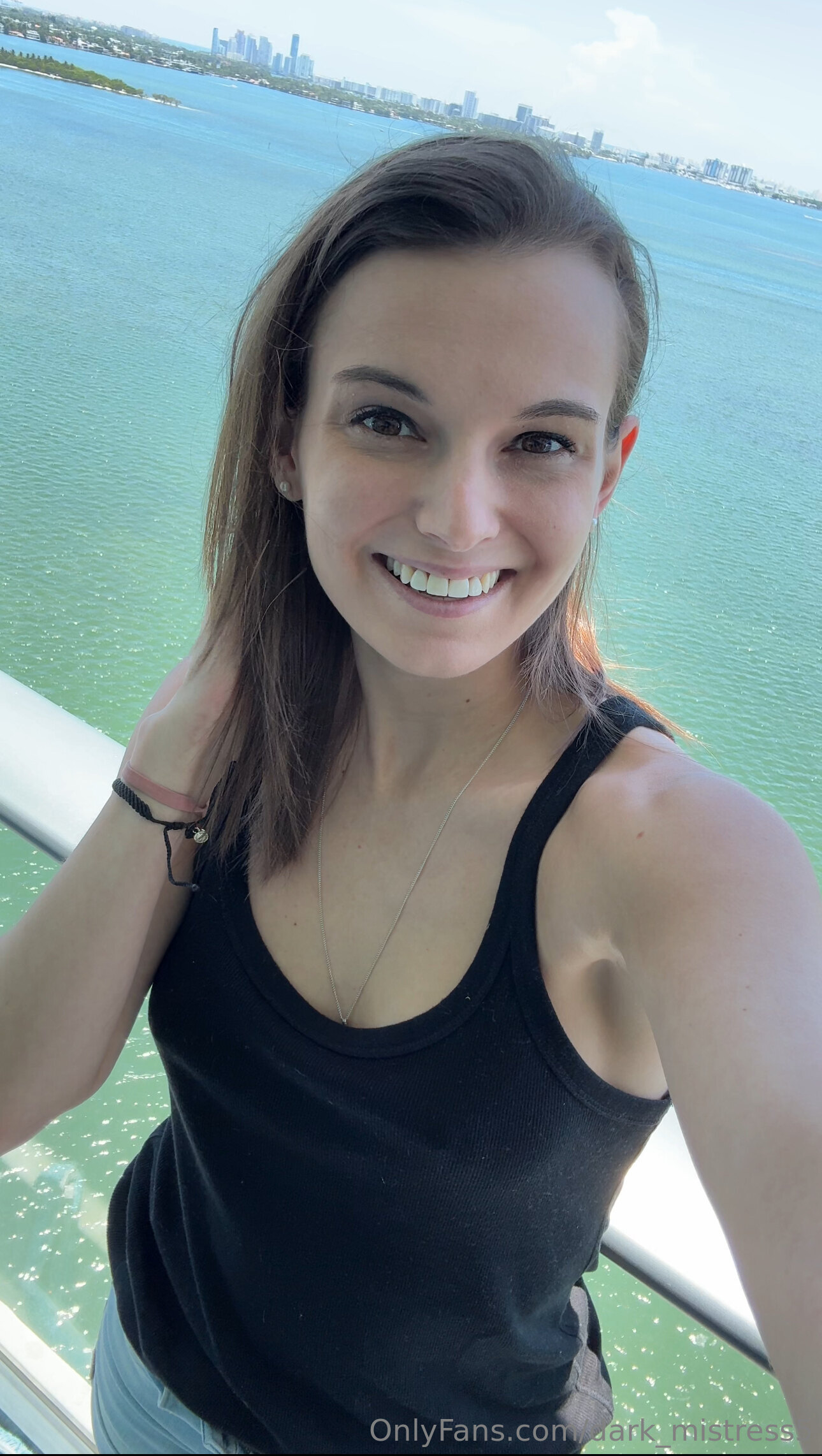 amateur photo 1290x2284_34e68c26768239512936a90e2811cd68