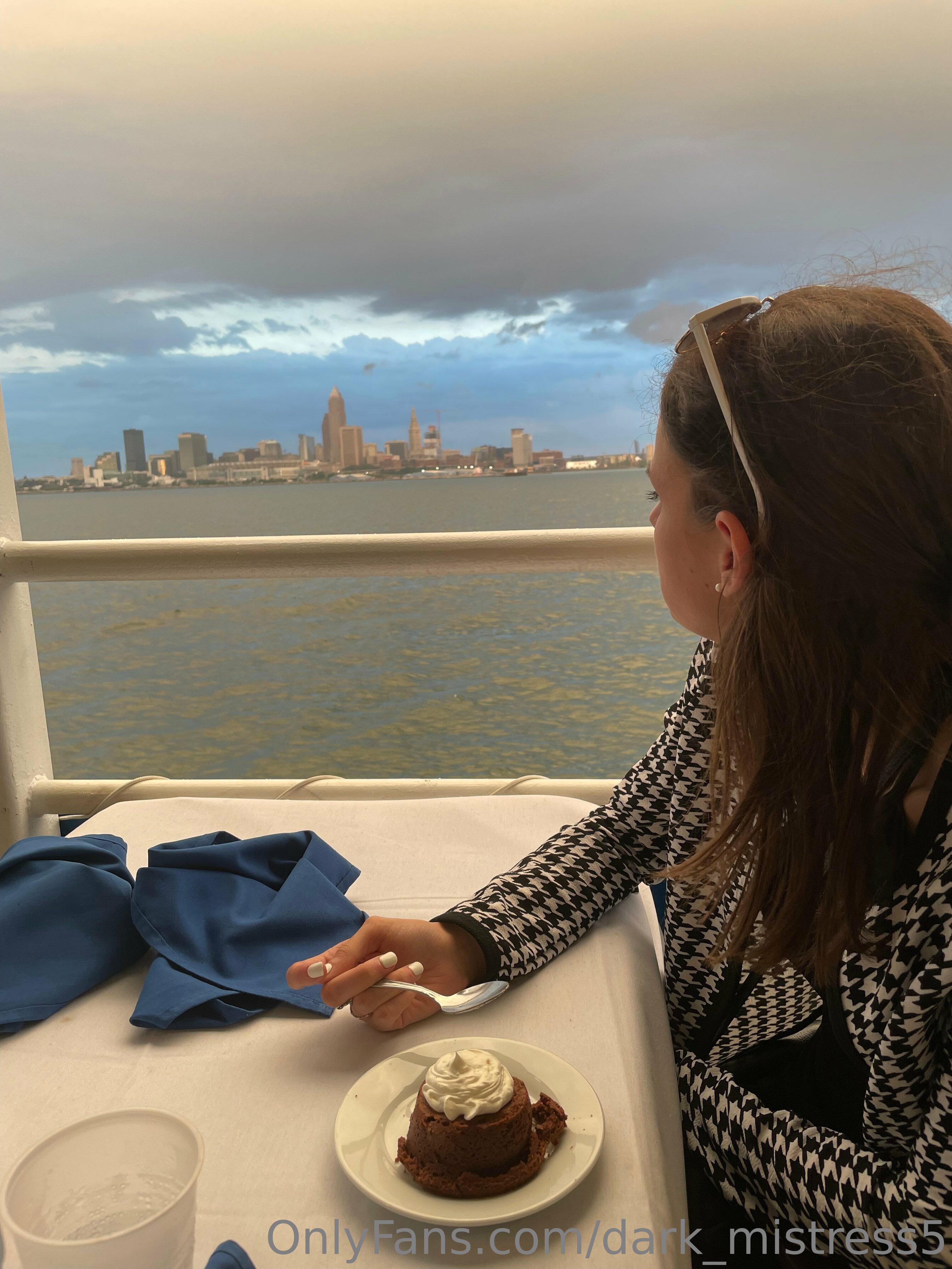 amateur photo 3024x4032_6430ce07842cc2e66664c8a70b89c855