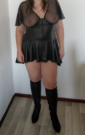 foto amatoriale Anyone want to have some [F]un while I wear this dress?