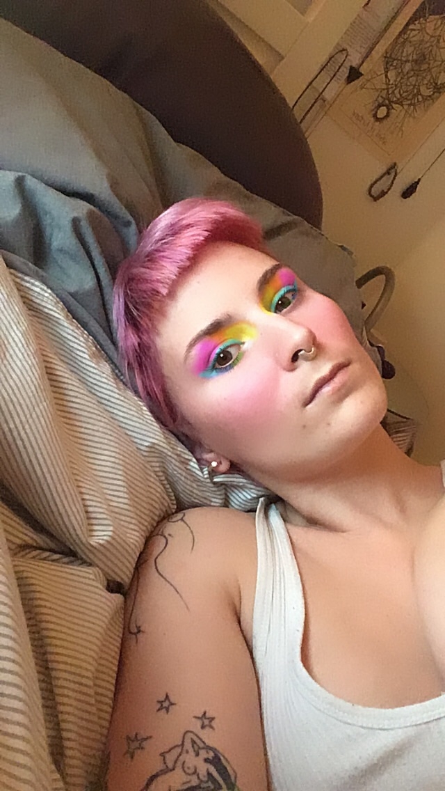 amateur photo E597403F-D40E-4708-8368-46E8341E2999