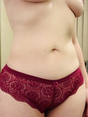 amateur pic Feel like Iâ€™m always in jeans and a tee, so I like to dress it up underneath [F] [OC]