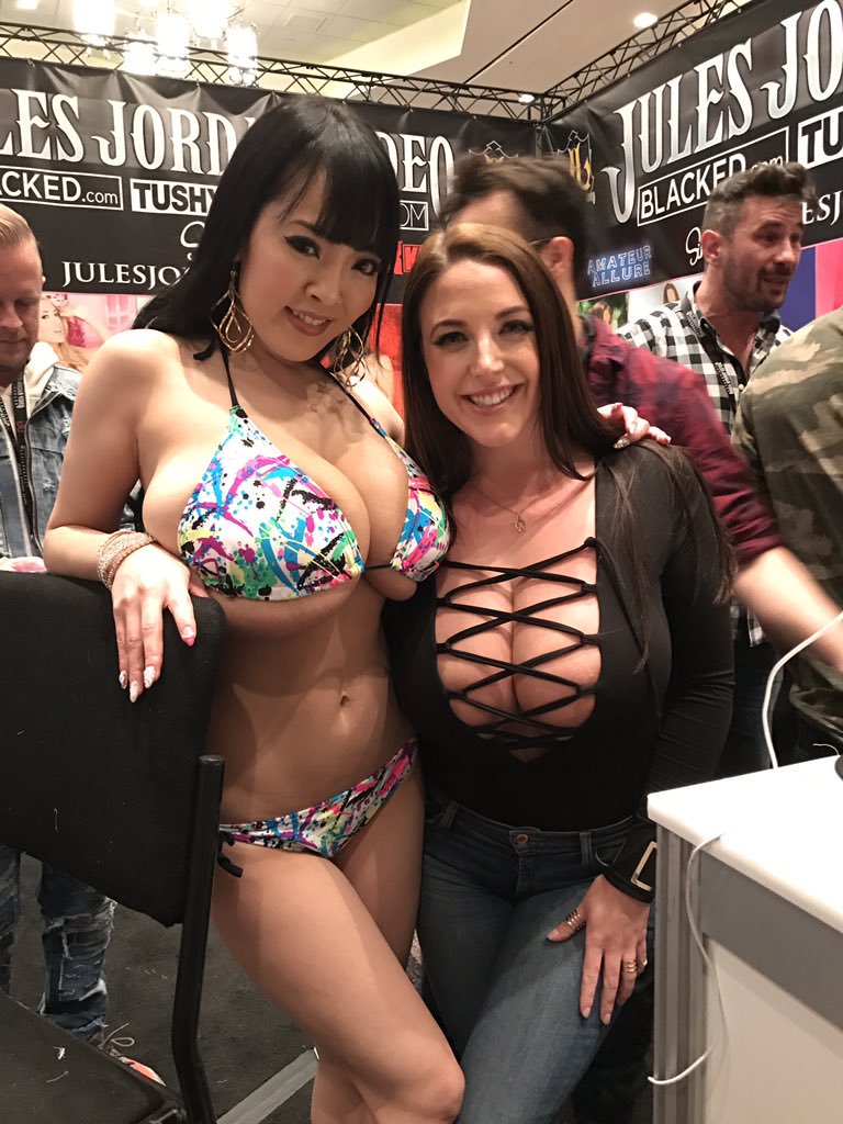 Hitomi and Angela Porn Pic - EPORNER