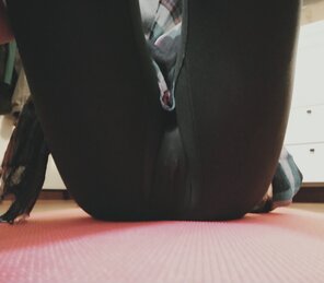 photo amateur [F] I skipped wearing panties for my Zoom group yoga session this morning, wonder if anyone noticed :)