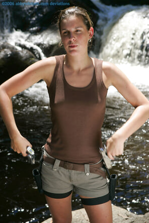 photo amateur Christiana is a skinny Tom Raider (004)