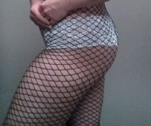 amateurfoto When you tryna be sweet in white lace and your inner ho is all "Nah bitch, [f]ishnets..."