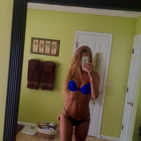 Bikini selfie