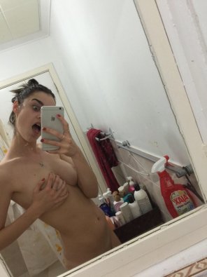 photo amateur Perky 18 year old | 6+