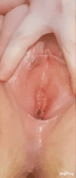 amateurfoto One quivering ginger puss for you.. stroke yourself for me?