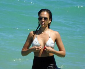 amateur pic Jessica Alba about to take off her bikini top ????