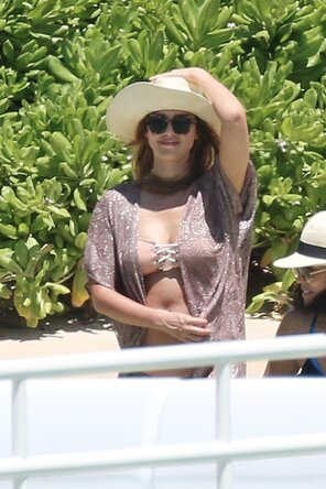 amateur photo Jessica Alba Hold onto your hat