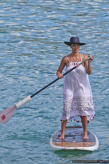 Jessica Alba Paddle Boarding 1